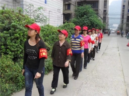广西柳南区“老妈妈”巡逻队助力反邪教宣传