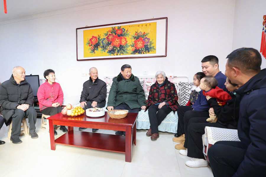 习近平春节前夕在天津看望慰问基层干部群众